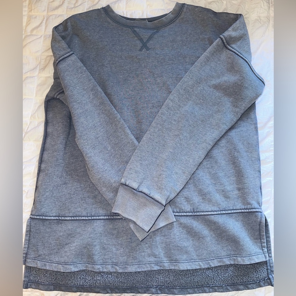 Long sleeve, a little longer in the back